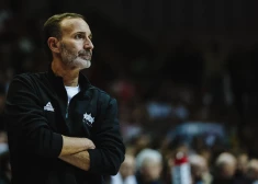 Latvijas basketbola izlase pēc diviem zaudējumiem Polijai atkāpjas FIBA rangā