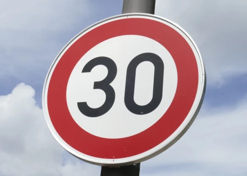 No 9. marta stājas spēkā atļautais braukšanas ātrums 30 km/h vairākās Rīgas apkaimju ielās. 