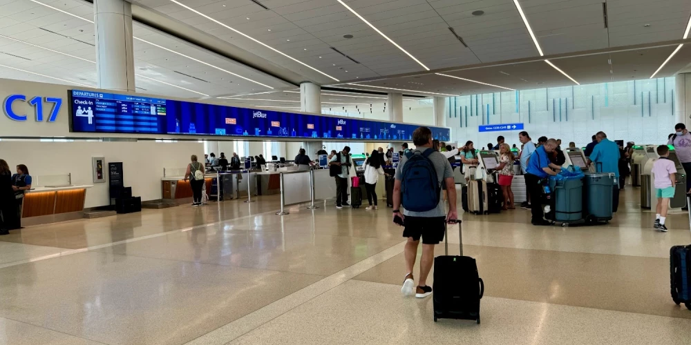 Latviešu ģimene ar maziem bērniem iesprostota Šrilankā. 