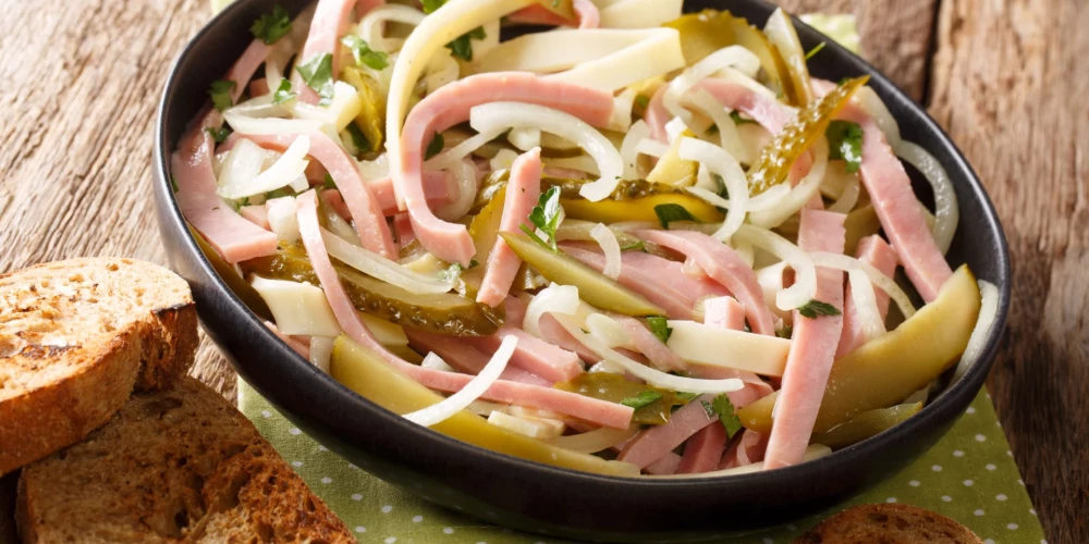 Desu salātiem ir daudz gardu versiju. 