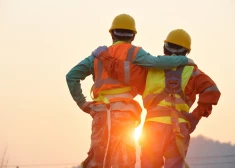 Латвийскому бизнесу не хватает 20-40 тысяч работников. Где их брать - здесь или за границей?