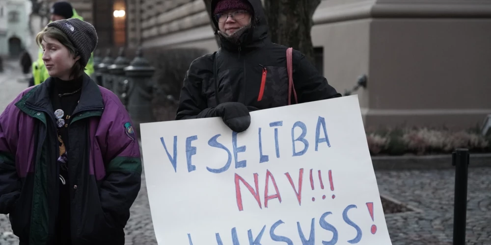 Pie Saeimas prasa taisnīgu veselības aprūpi