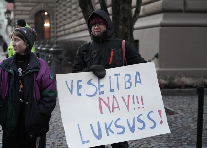  Pie Saeimas prasa taisnīgu veselības aprūpi