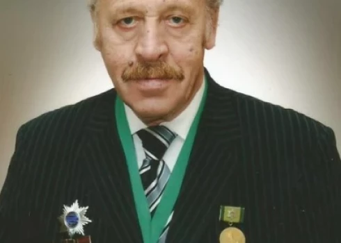 Jakovs Pliners ar ordeņiem (ekrānuzņēmums no "X")