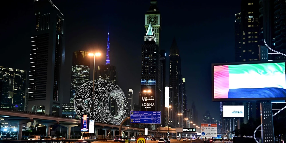 Pēc ASV un Izraēlas sāktā kara pret Irānu, tās raķetes un droni lido uz vairākām reģiona kaimiņvalstīm, tostarp Apvienotajiem Arābu Emirātiem