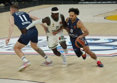 Rolanda Šmita "Anadolu Efes" vēl ilgi būs jāiztiek bez uzbrukuma līdera Šeina Larkina