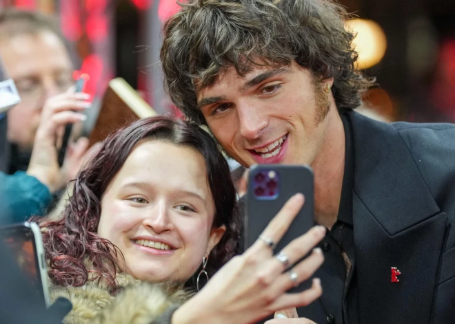 Nu jau viņš kronēts par interneta princi! Jaunais Z paaudzes elks Džeikobs Elordi aizkustina fanus ar negaidīti cēlu rīcību