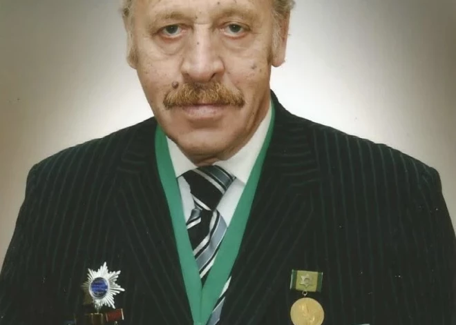 Депутату Рижской думы Плинеру грозит штраф в 350 евро - он выложил в соцсети фото с советскими наградами