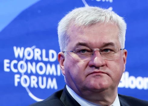 Ukrainas ārlietu ministrs Andrijs Sibiha paziņojis, ka Ungārija sagrābusi septiņus Ukrainas pilsoņus par ķīlniekiem.