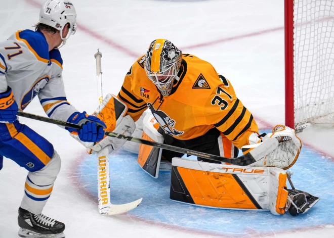 Latvieši NHL: Šilovam 21 atvairīts metiens, Merzļikins rezervē uzvarā par čempioni, Girgensons aktīvs spēka spēlē