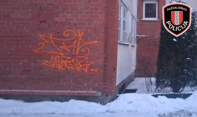 Ulbrokā šī gada pirmajos divos mēnešos vairāki namīpašumi noķēpāti ar grafiti ķēpājumiem. To autori uzskata, ka radījuši mākslas darbus. 