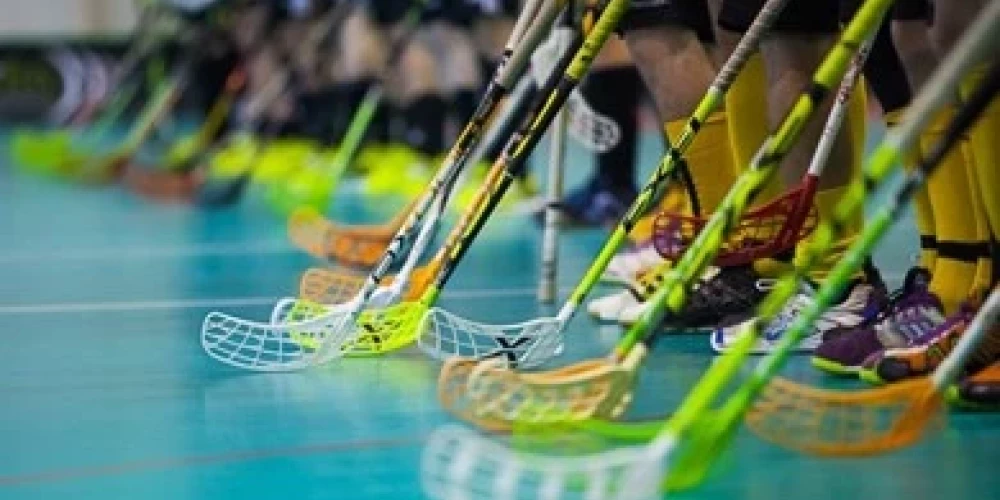 Florbolā jauni noteikumi nepilngadīgo spēlēs.