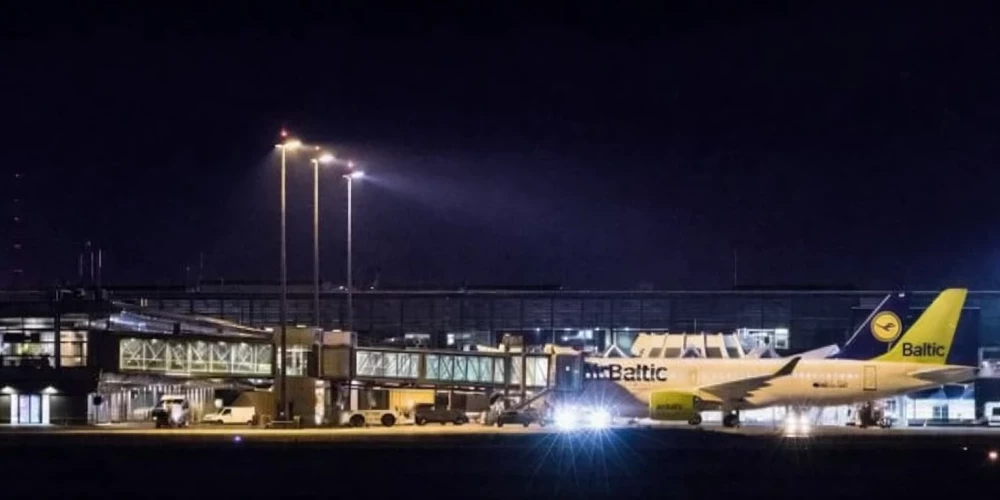 Lidsabiedrība aicina pasažierus rūpīgi sekot līdzi saņemtajai informācijai.