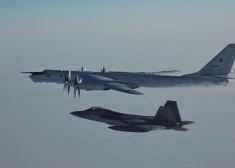Netālu no Aļaskas pamanītas Krievijas militārās lidmašīnas. ASV un Kanāda paceļ gaisā iznīcinātājus