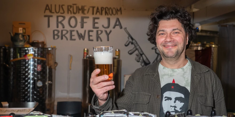 Alus rūme “Trofeja” ir mazākā alus darītava Latvijā gan pēc vārkatla, gan pēc saražotā daudzuma. Tajā saimnieko Valdis Novikovs - cilvēks, kuram alus ir sirdslieta.