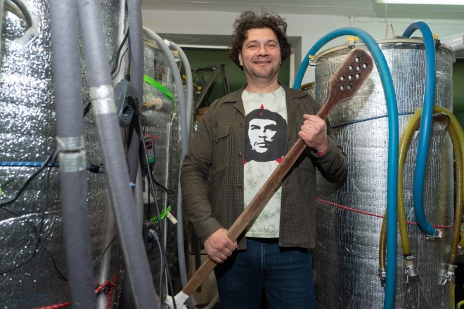 Valdis savā pasaulē! Vietā, kur dzimuši neskaitāmi ali, neskaitāmas, baudāmas garšas.