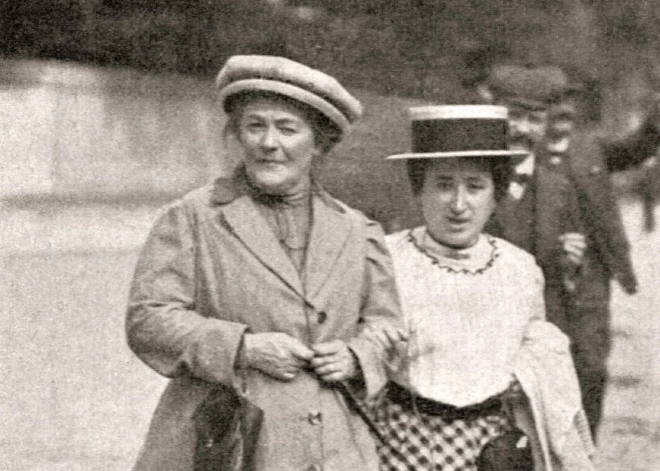 Svinēt vai nicināt? Kāds īsti ir 8. marta jeb Starptautiskās sieviešu dienas izcelsmes stāsts?