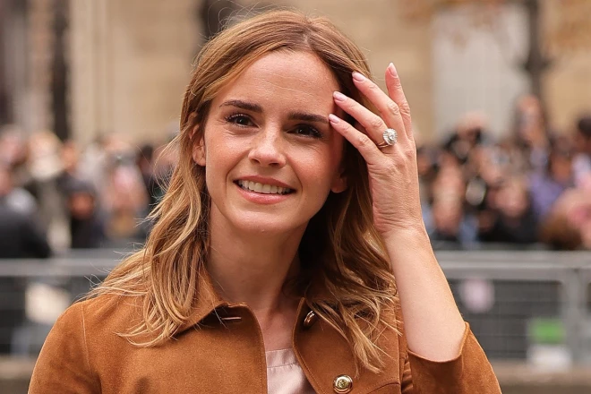 Gredzens, kas pērn oktobrī raisīja baumas par saderināšanos.