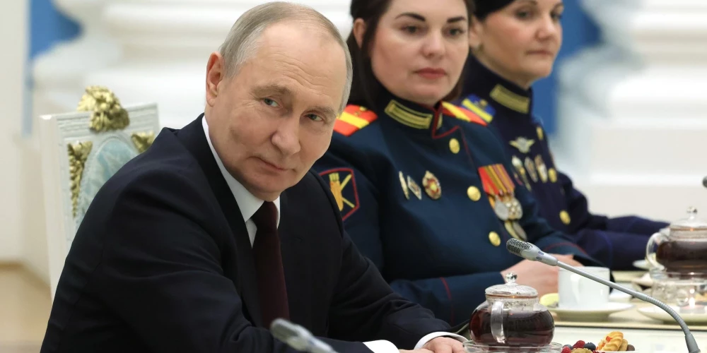 Putins un Krievijas Bruņoto spēku komunikāciju speciāliste "vienojās", ka "Telegram" ir "naidīgs" un būtu jāaizliedz.