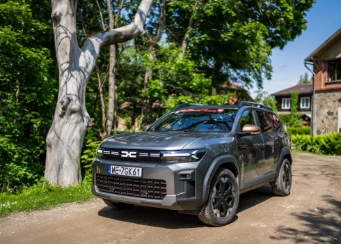 "Dacia" lielākais krosovers "Bigster" tika izlaists 2025. gada pavasarī.