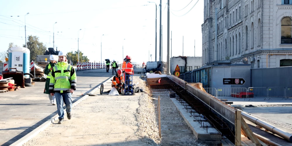 Jorģa Zemitāna tilta būvdarbi.