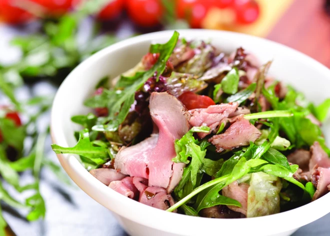 Veselīgi un ātri pagatavojami salāti vakariņām