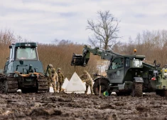 Первый этап оборонного щита: на изъятых землях у границ с Россией появляются "зубы дракона"