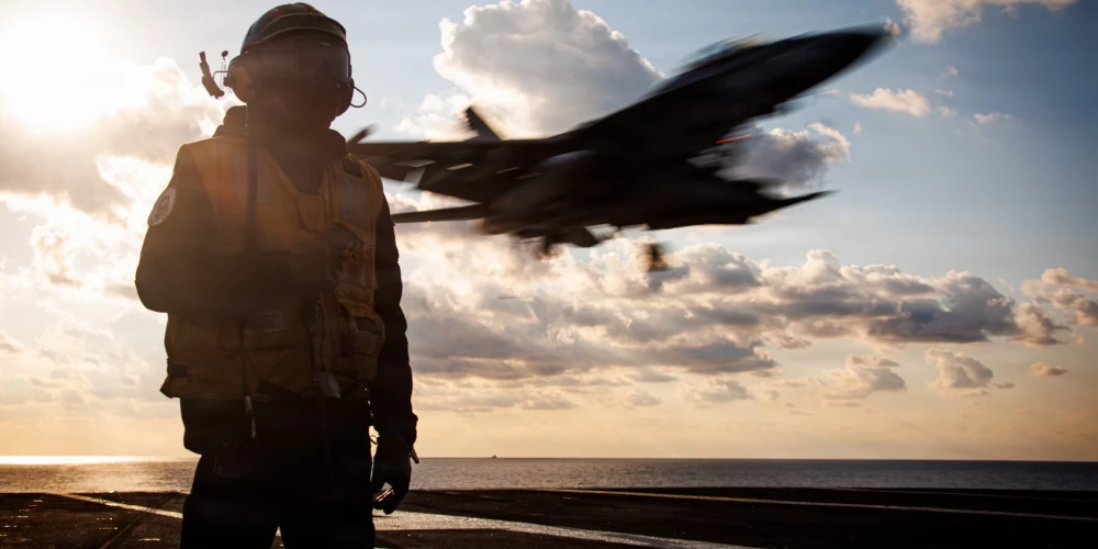 Kopš ASV un Izraēlas operācijas sākuma Krievija nodevusi Irānai informāciju par ASV militāro objektu, tajā skaitā kuģu un lidmašīnu, izvietojumu. 