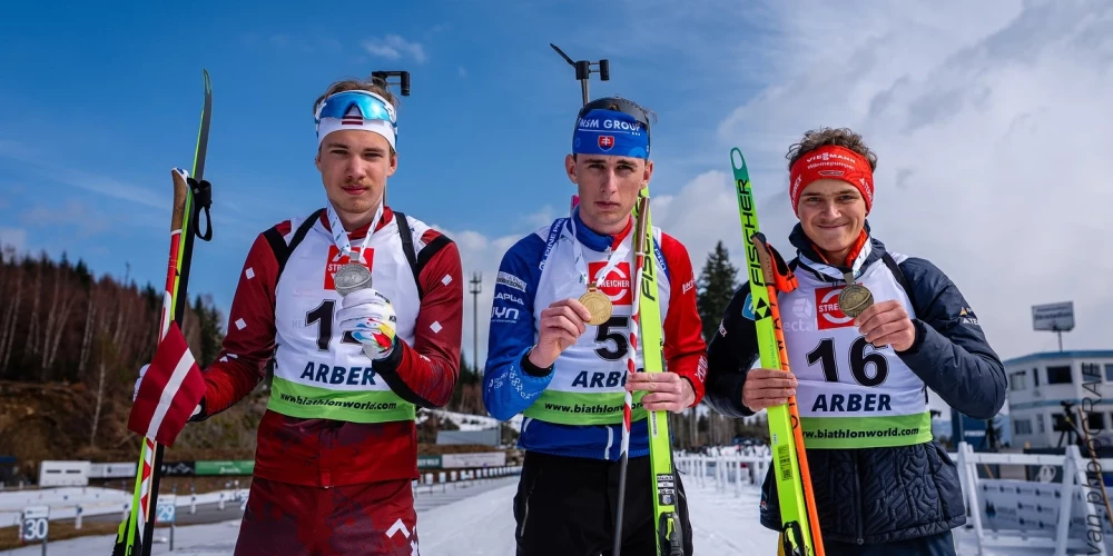 Rihardam Lozberam (no kreisās) vēl viens sudrabs.