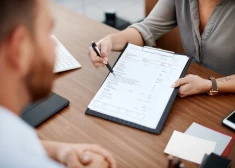 Латвийские страховые компании пояснили, почему не платят путешественникам, пострадавшим от войны в Иране