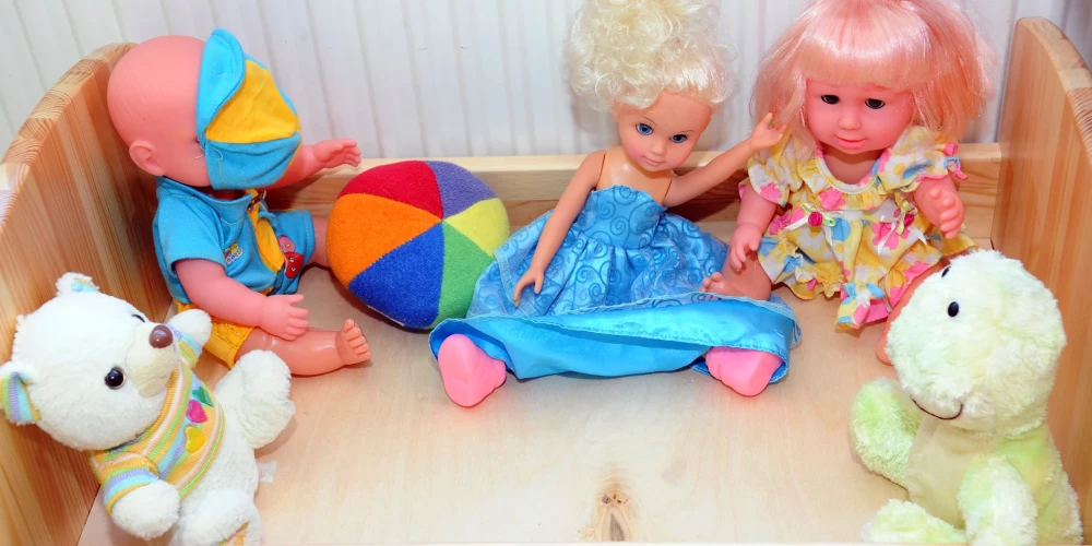 Pagājušajā nedēļā pirmsskolas izglītības iestādes apmeklēja vidēji 71% bērnu, kas ir par 1,3 procentpunktiem mazāk nekā nedēļu iepriekš. Zemākā apmeklētība fiksēta Gulbenes novadā, kur apmeklētība kritusies par 12,2 procentpunktiem un bērnudārzus apmeklēja 60% reģistrēto bērnu.