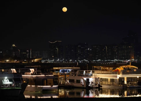 Sadarbībā ar Eiropas Savienības (ES) dalībvalstīm ministrija meklē iespējas izceļot arī tiem valstspiederīgajiem, kuri atrodas citās reģiona valstīs.