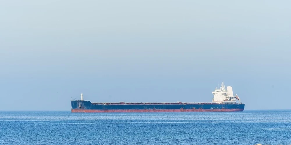 Сотни танкеров ждут разрешения на проход Ормузского пролива.