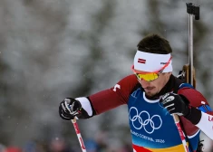 Latvijas biatlonists Rastorgujevs finišē devītais 20 kilometru distancē