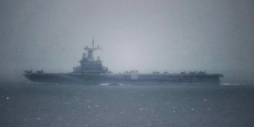 Francija nosūtījusi uz Vidusjūru helikopteru bāzes kuģi.