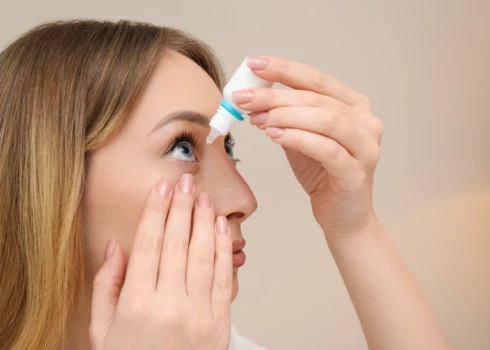 Офтальмологи предупредили, что первые признаки старения глаз могут появиться уже после 40 лет.