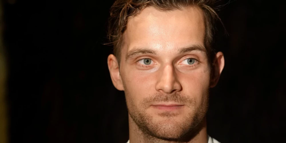 Neskatoties uz runām, Bļugers paliek “Canucks” rindās.