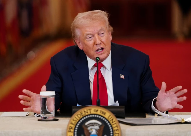 Donalds Tramps prognozē, kurā valstī "pavisam drīz kritīs" komunistu režīms 