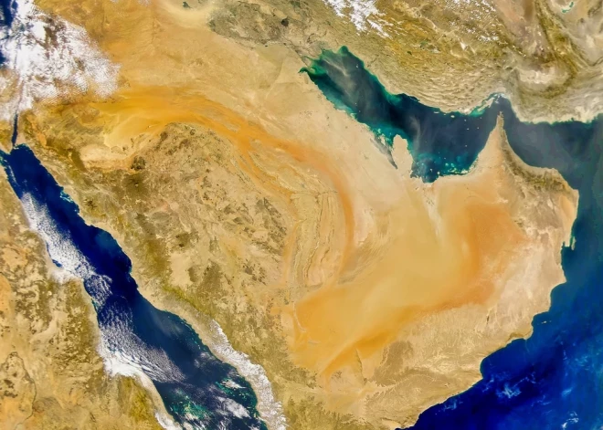 Persijas līcī kara dēļ iestrēguši 20 000 jūrnieku