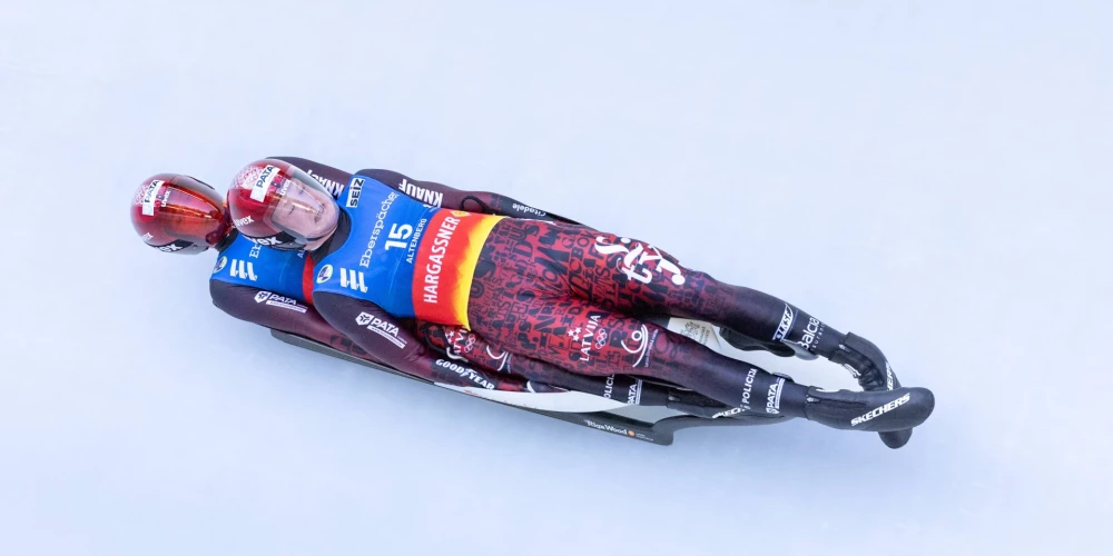 Latvijas kamaniņu divnieku ekipāža Mārtiņš Bots/Roberts Plūme sestdien Altenbergas trasē izcīnīja sesto vietu Pasaules kausa kamaniņu sportā noslēdzošā posma sacensībās.