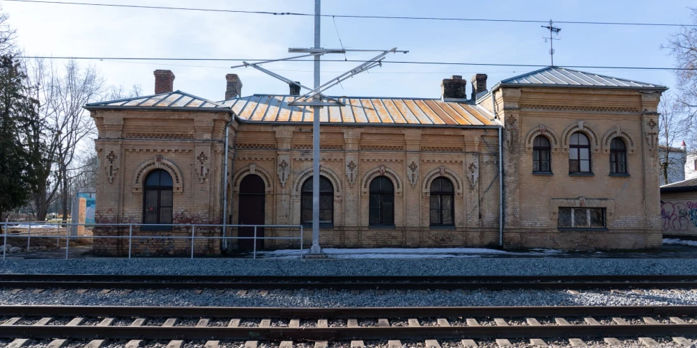 Vēsturiskā 1903. gadā uzceltā Brasas dzelzceļa stacija.