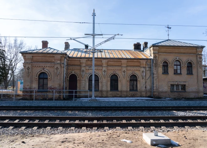 Vēsturiskā 1903. gadā uzceltā Brasas dzelzceļa stacija.