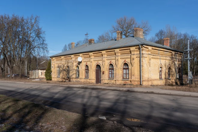 Vēsturiskā 1903. gadā uzceltā Brasas dzelzceļa stacija.