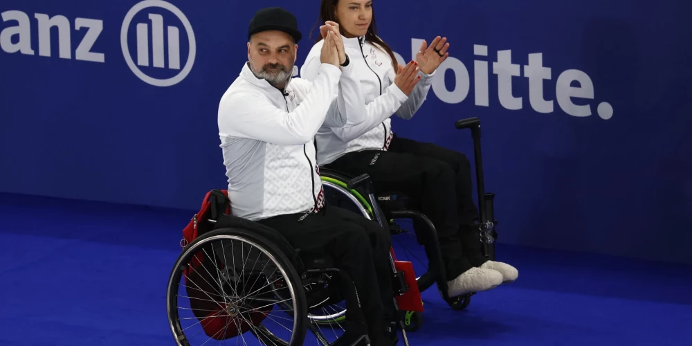Ratiņkērlingisti Rožkova/Lasmans paralimpisko spēļu turnīrā tiek pie pirmās uzvaras. 