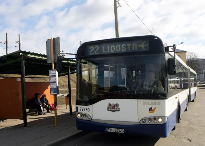 Rīgas satiksme планирует сделать 22-й автобус в аэропорт круглосуточным