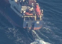 Baltijas jūrā aizturēts kuģis ar viltotiem dokumentiem – aizdomas par Krievijas “ēnu flotes” darbību