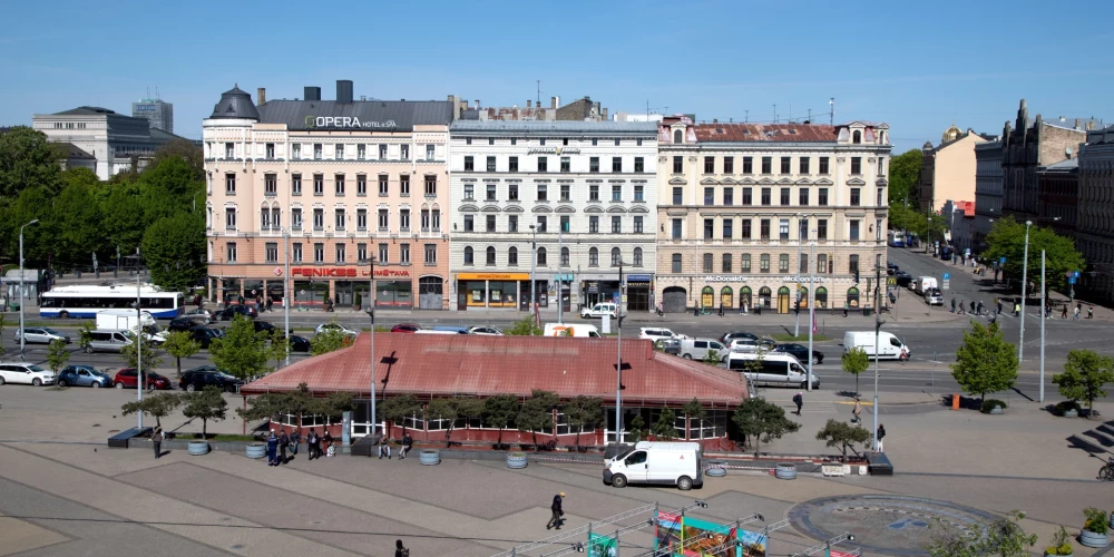 На Центральном вокзале Риги собираются менять покрытие на площади 3500 квадратных метров.