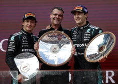 "Mercedes" piloti Austrālijas "Grand Prix" izcīna dubultuzvaru