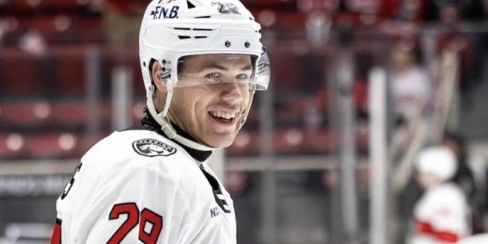 Latvijas uzbrucējs Sandis Vilmanis tika atzīts par mača pirmo zvaigzni.