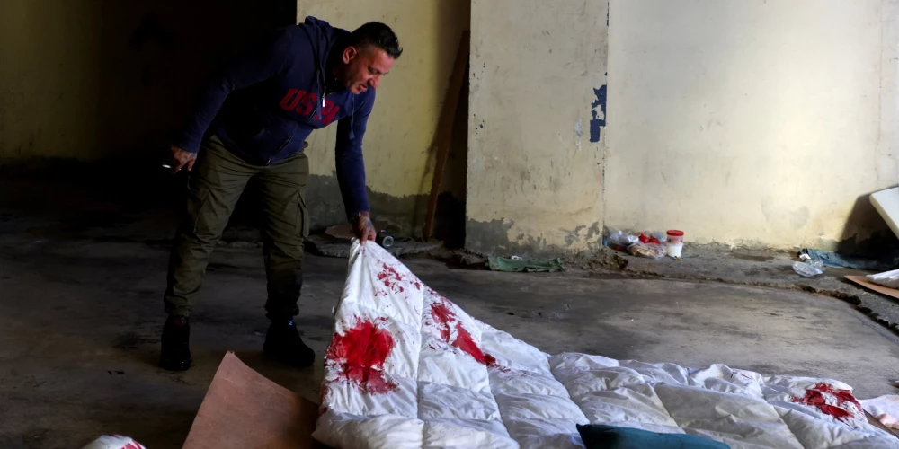 Izraēlas gaisa triecienā, kas skāra viesnīcas ēku nogalināti četri cilvēki, bet vairāki desmiti tikuši ievainoti.